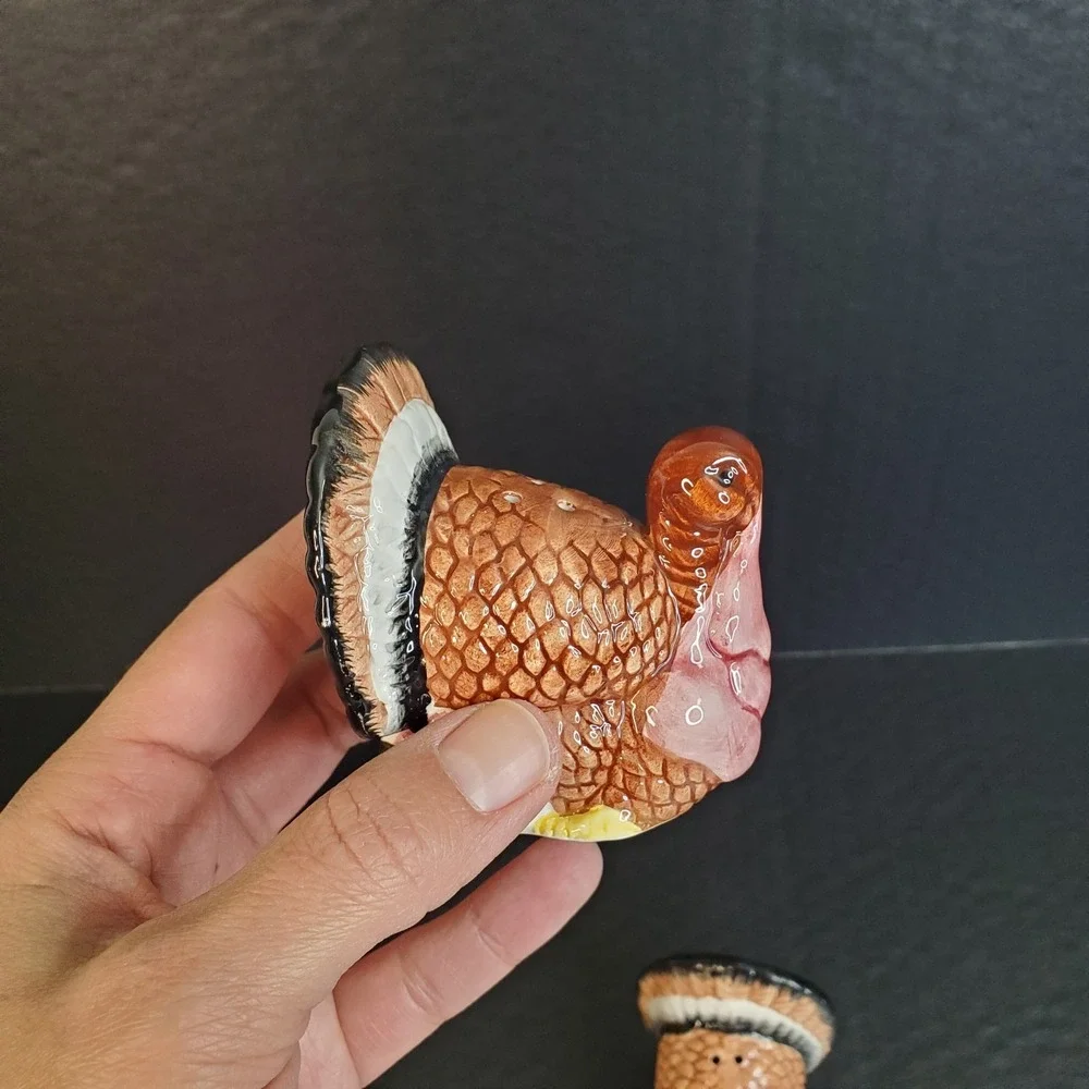 Thanksgiving Courting Turkey Bird Salt & Pepper Shaker Set Marked SAC Taiwan